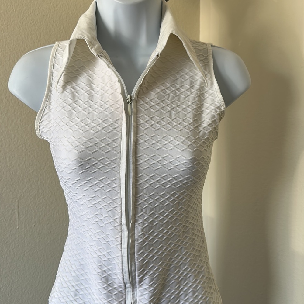 Rayare White Textured Zip-Front Collared Tank - Picture 2 of 6